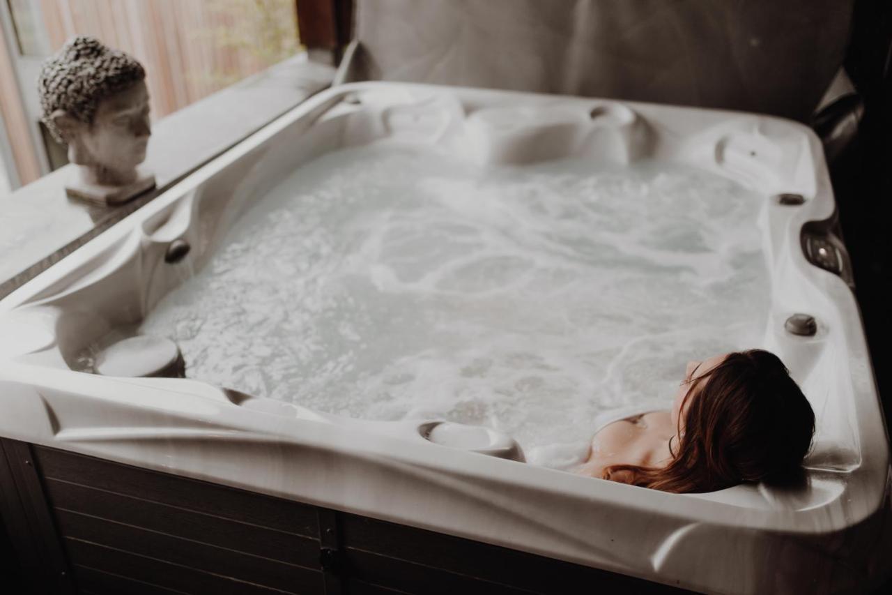 At Home - Jacuzzi Privatif Gesves エクステリア 写真
